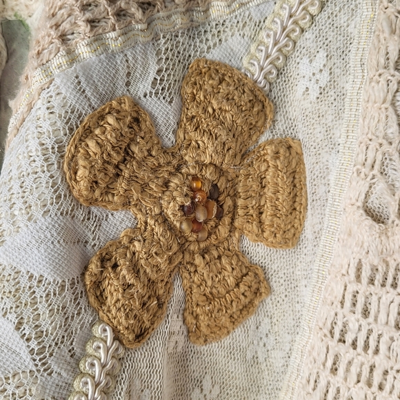 Au contraire vintage tan knit crochet lace flower front crew neck sweater Sz M - Picture 7 of 16